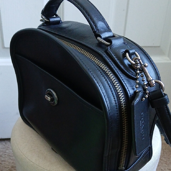 COACH, Elegant Black Leather Lunch Pail - Picture 10 of 16
